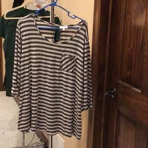 Molly and Isadora back keyhole, striped yoga top 3X